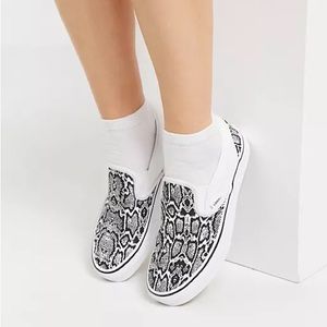 Vans Slip-on Snake print Size 9